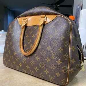 Authentic Louis Vuitton Monogram Deauville